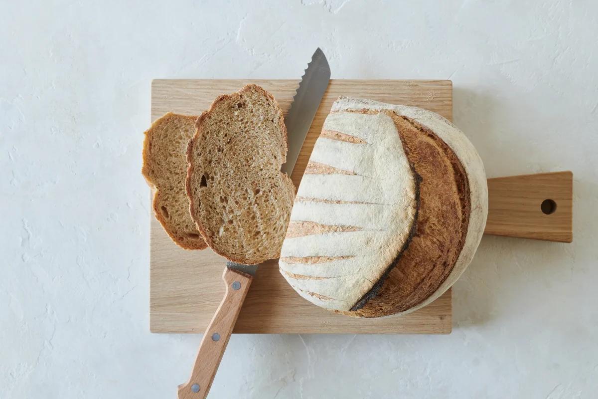 Pane aus der Kategorie Gebäck salzig. Das fertige Gericht schön angerichtet und fotografiert aus Vogelperspektive (Food Fotografie). Serviervorschlag, Original Tiptopf Rezept, aus dem bekanntesten Kochbuch der Schweiz