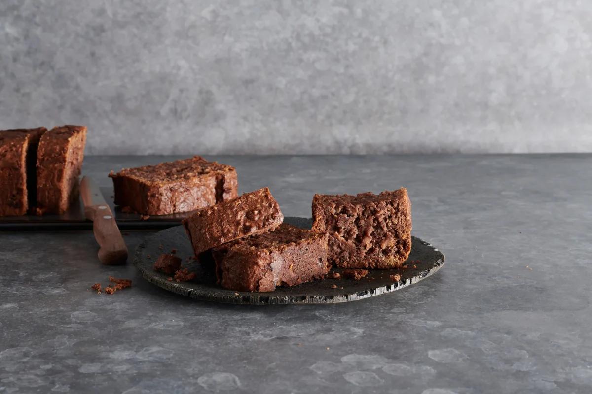 Cake alle castagne aus der Kategorie Gebäck süss. Das fertige Gericht schön angerichtet und fotografiert aus Vogelperspektive (Food Fotografie). Serviervorschlag, Original Tiptopf Rezept, aus dem bekanntesten Kochbuch der Schweiz