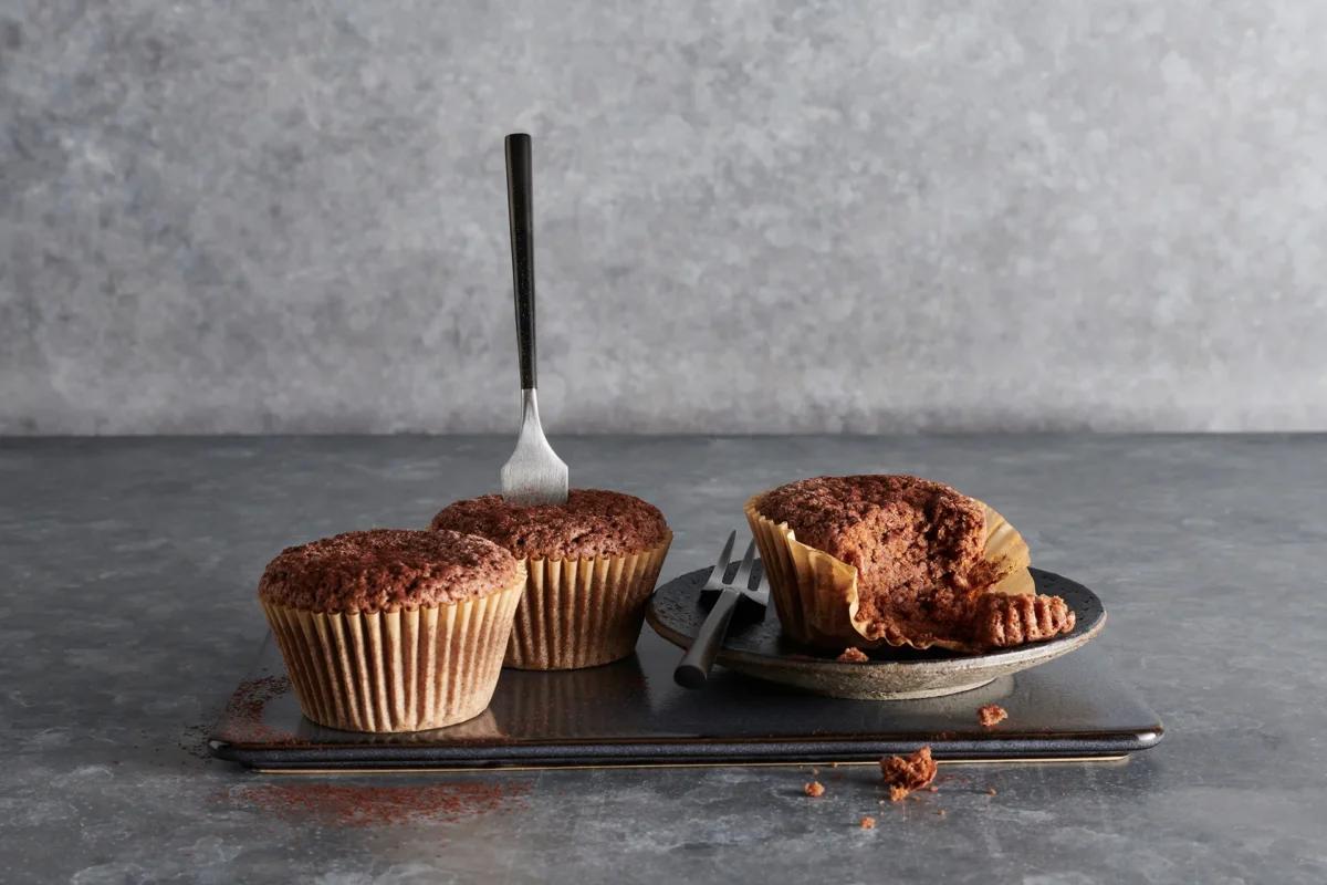 Muffin alle castagne aus der Kategorie Gebäck süss. Das fertige Gericht schön angerichtet und fotografiert aus Vogelperspektive (Food Fotografie). Serviervorschlag, Original Tiptopf Rezept, aus dem bekanntesten Kochbuch der Schweiz