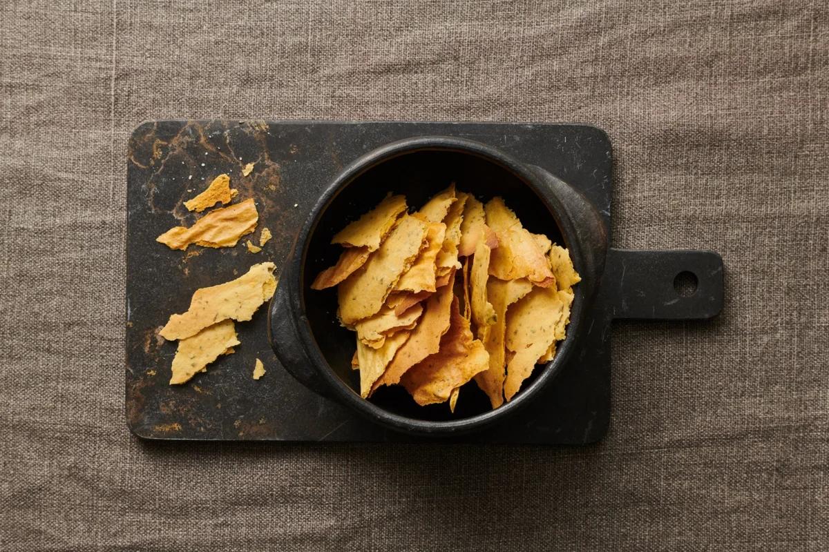 Cracker aus der Kategorie Snacks & Fingerfood. Das fertige Gericht schön angerichtet und fotografiert aus Vogelperspektive (Food Fotografie). Serviervorschlag, Original Tiptopf Rezept, aus dem bekanntesten Kochbuch der Schweiz