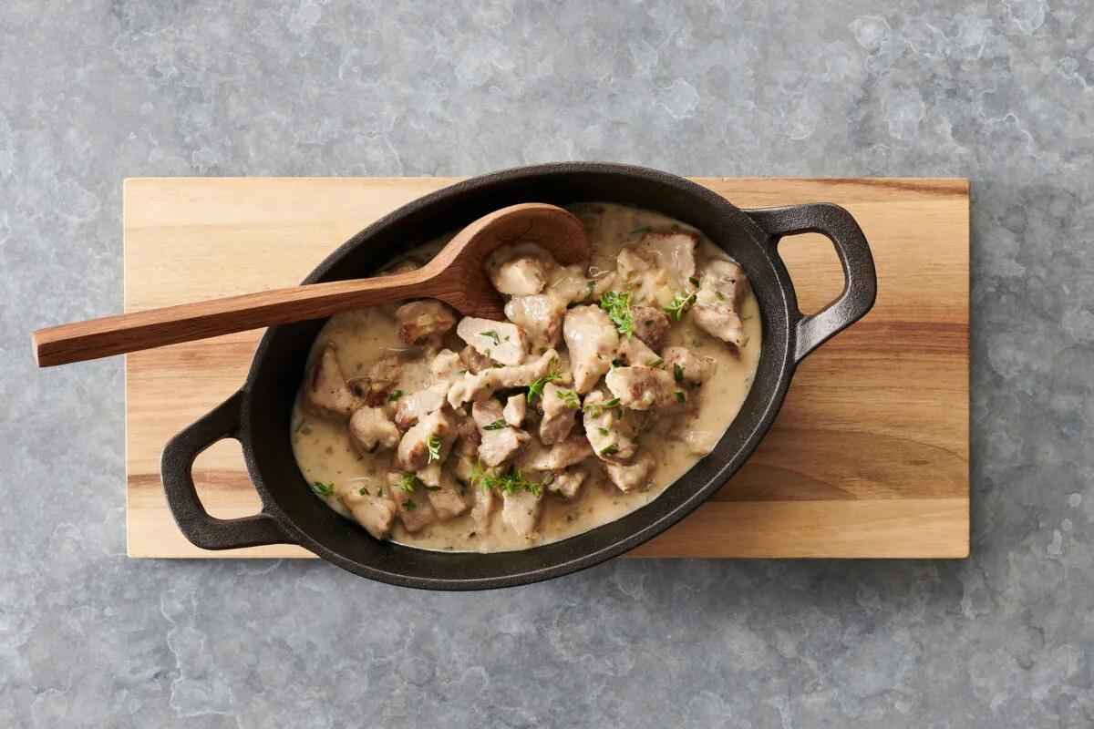 Sminuzzato aus der Kategorie Fleisch & Fisch. Das fertige Gericht schön angerichtet und fotografiert aus Vogelperspektive (Food Fotografie). Serviervorschlag, Original Tiptopf Rezept, aus dem bekanntesten Kochbuch der Schweiz
